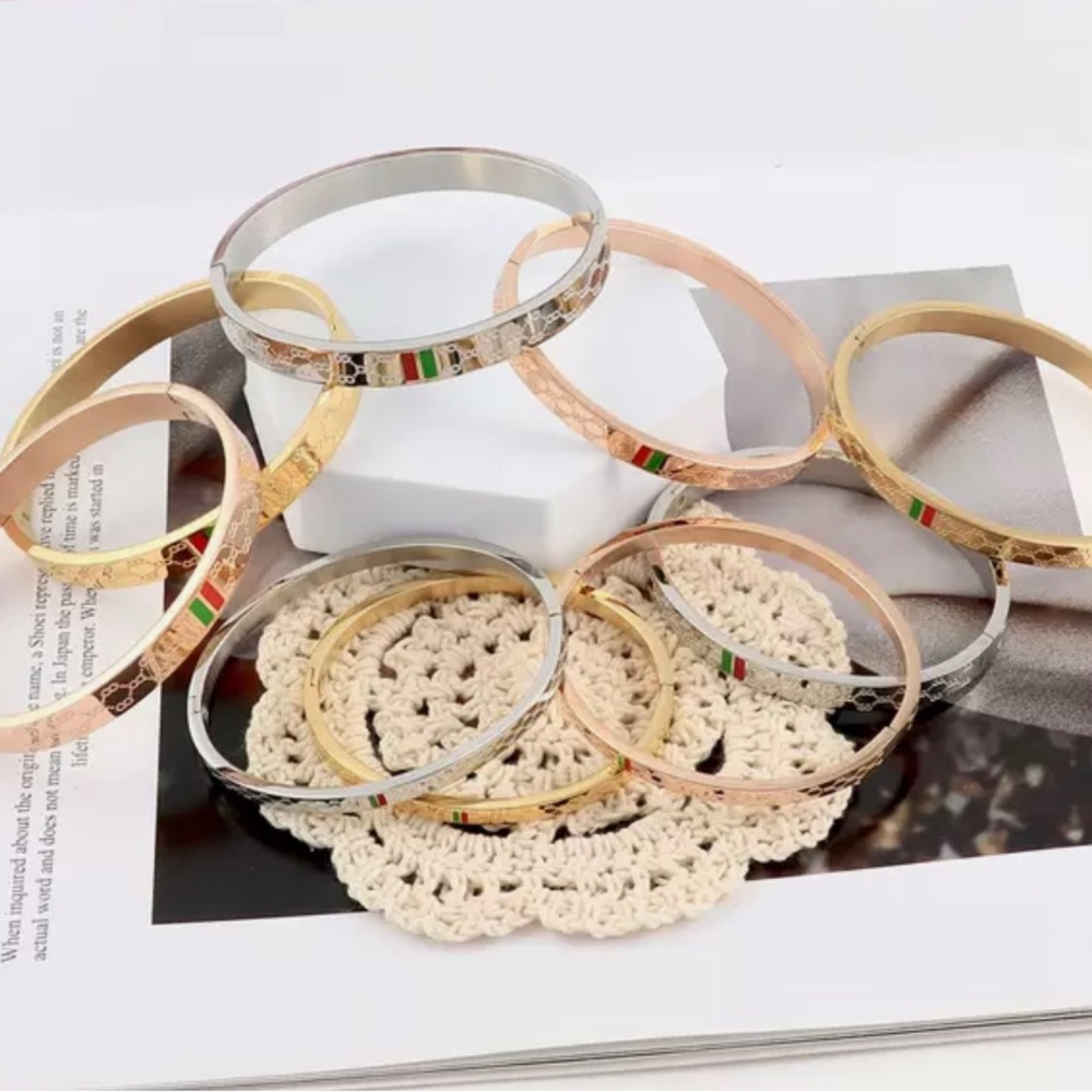 Silver bangle - Picture 2 of 4